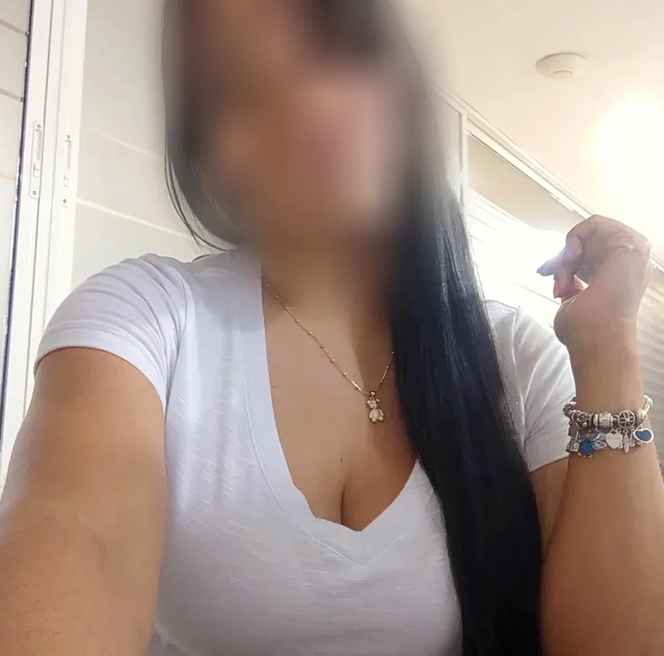 Bettina, 35