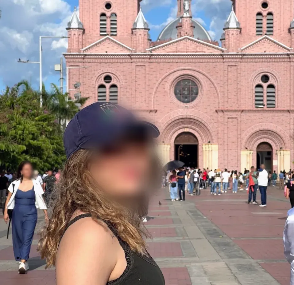 Karin, 25