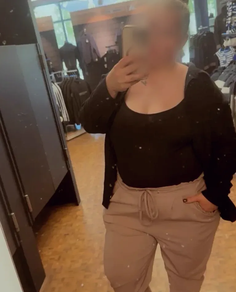 Mirela, 27