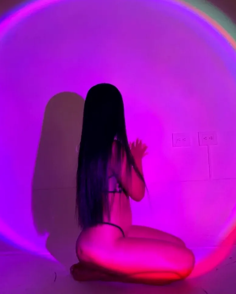 Nikolina, 23